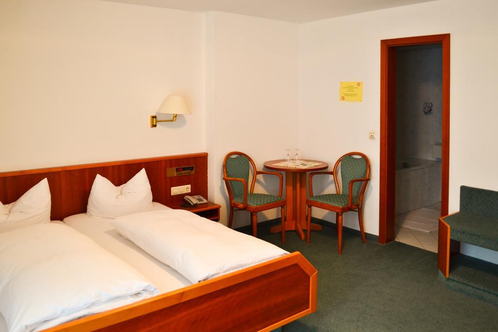 Kuner Weitzel Landgasthof Frohe Einkehr Gbr Merzhausen Room photo