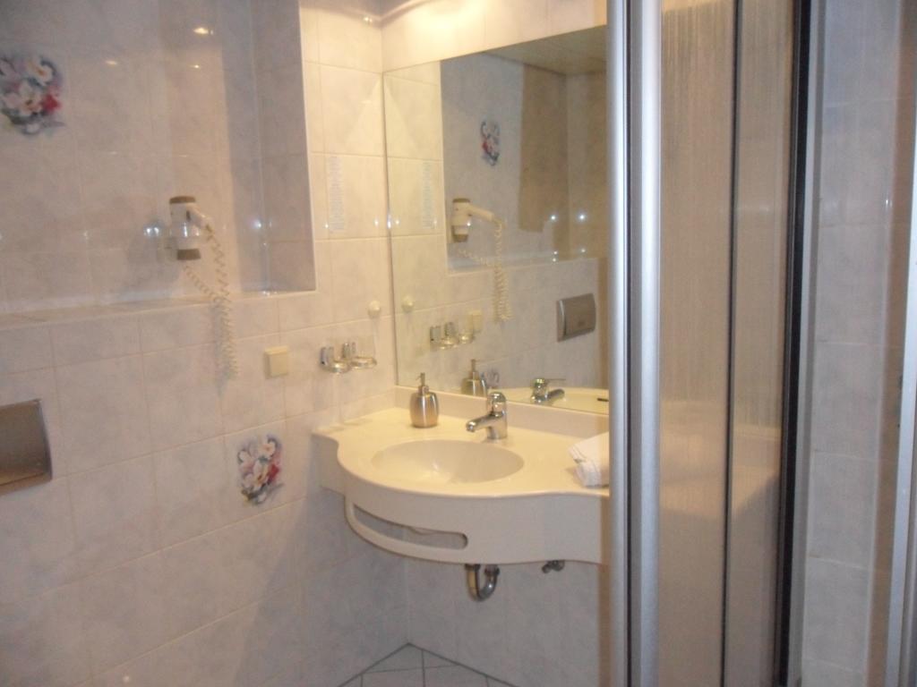 Kuner Weitzel Landgasthof Frohe Einkehr Gbr Merzhausen Room photo